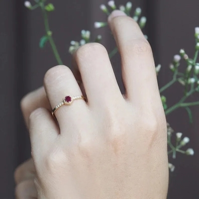 Engagement minimal Ring Dainty Unique de Sterling Silver Natural Ruby Hexagon de cadeau