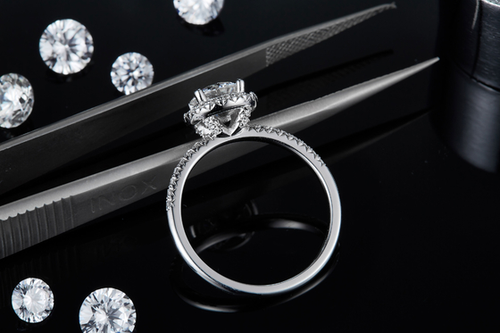 925 bagues de fiançailles de Sterling Silver Jewelry Diamond Moissanite autour d'anneau savoureux formé de bande