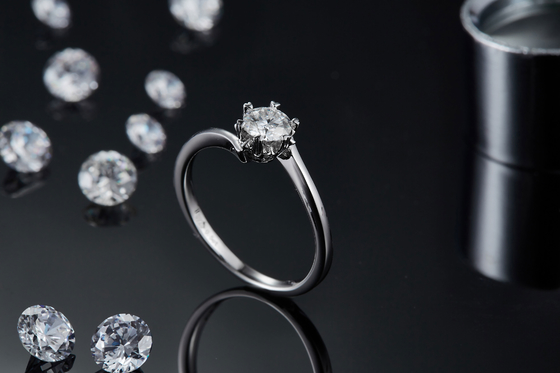 Madame 9k autour de 7.5mm Moissanite Ring Open Fashion Grandeur Jewelry argenté