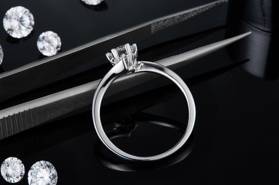Madame 9k autour de 7.5mm Moissanite Ring Open Fashion Grandeur Jewelry argenté