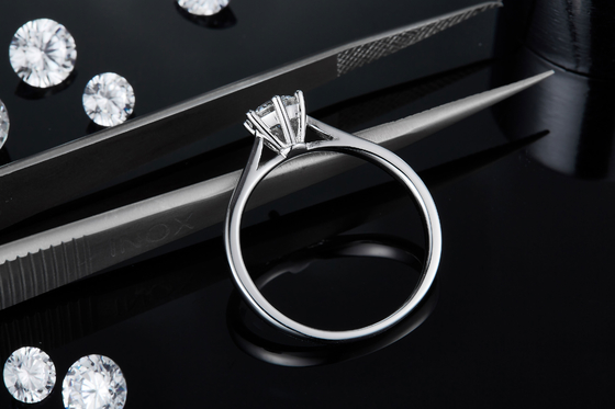 Argent l'épousant minimaliste Ring Round Cut White Moissanite CZ des bijoux 9K