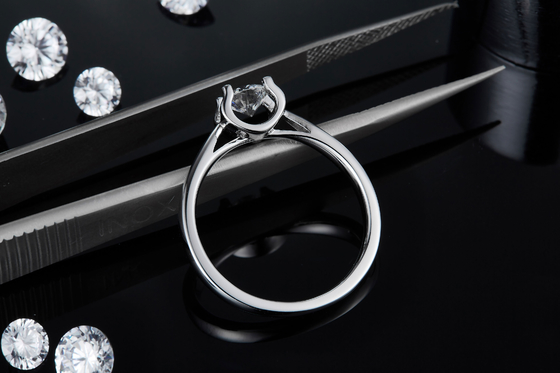 Bijoux les épousant minimalistes de la CZ d'anneau argenté blanc de Moissanite 9K de place