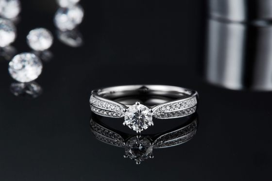 Le minimaliste conçoit des bijoux de l'or 9K, Moissanite 925 Ring Set argenté