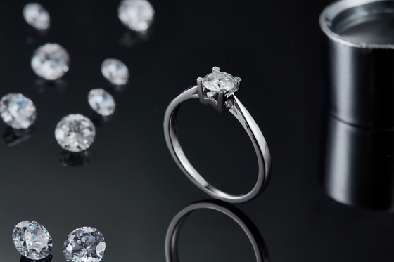 S925 arrangement est-ouest unique Emerald Cut Moissanite Wedding Engagement Ring Modern