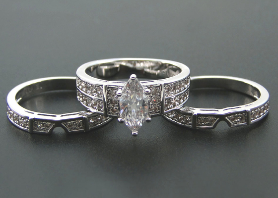 anneau de mariage de fiançailles d'or de 10K 14K, ODM naturel de bague à diamant de 0.68ct 56pcs