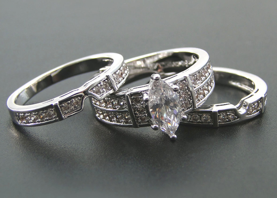 anneau de mariage de fiançailles d'or de 10K 14K, ODM naturel de bague à diamant de 0.68ct 56pcs