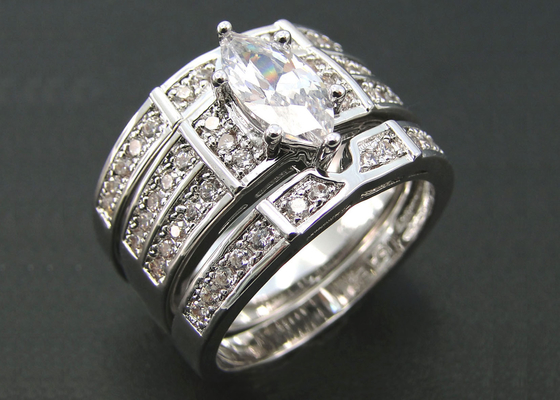 anneau de mariage de fiançailles d'or de 10K 14K, ODM naturel de bague à diamant de 0.68ct 56pcs