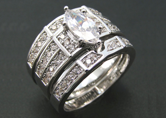 anneau de mariage de fiançailles d'or de 10K 14K, ODM naturel de bague à diamant de 0.68ct 56pcs