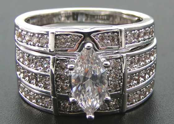 anneau de mariage de fiançailles d'or de 10K 14K, ODM naturel de bague à diamant de 0.68ct 56pcs