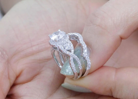 ODM Diamond Wedding Rings naturel, promesse d'OEM de style de halo sonne la dimension de 6.5mm