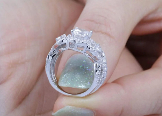 ODM Diamond Wedding Rings naturel, promesse d'OEM de style de halo sonne la dimension de 6.5mm