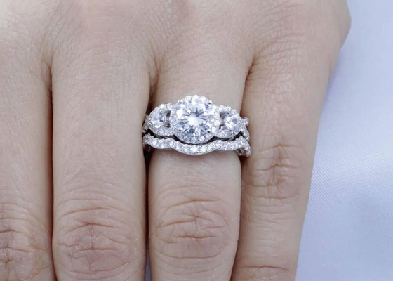 ODM Diamond Wedding Rings naturel, promesse d'OEM de style de halo sonne la dimension de 6.5mm