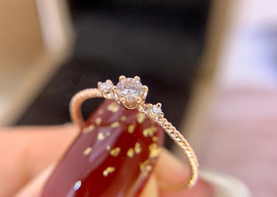 Griffe plaçant 14k l'or Diamond Ring, 0,1 Ct Diamond Ring For Gift