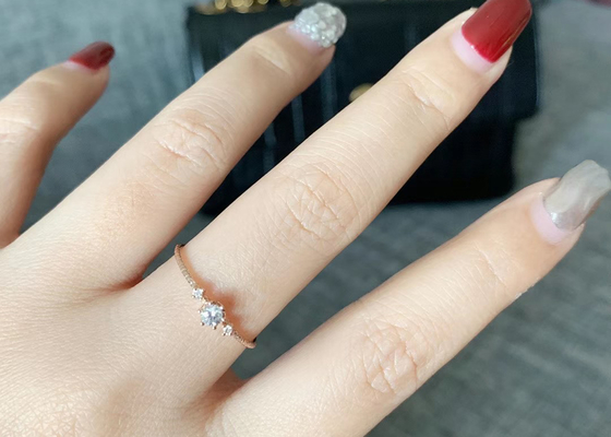 Griffe plaçant 14k l'or Diamond Ring, 0,1 Ct Diamond Ring For Gift