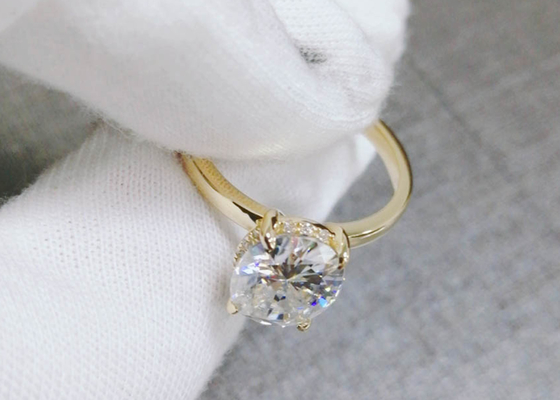 taille coupée ovale du matériel 0.7×0.9cm d'or de l'anneau développée par laboratoire 14K de 1.5ct Moissanite