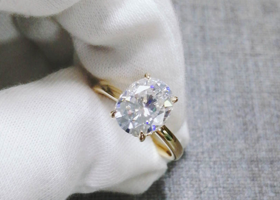 taille coupée ovale du matériel 0.7×0.9cm d'or de l'anneau développée par laboratoire 14K de 1.5ct Moissanite