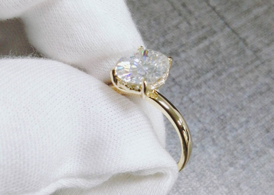 taille coupée ovale du matériel 0.7×0.9cm d'or de l'anneau développée par laboratoire 14K de 1.5ct Moissanite