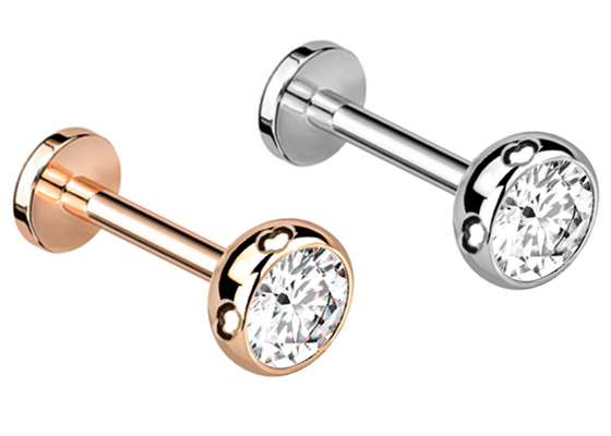 Les boucles d'oreille perçantes de bijoux de corps stérile d'or vissent le diamètre 3×3mm de style