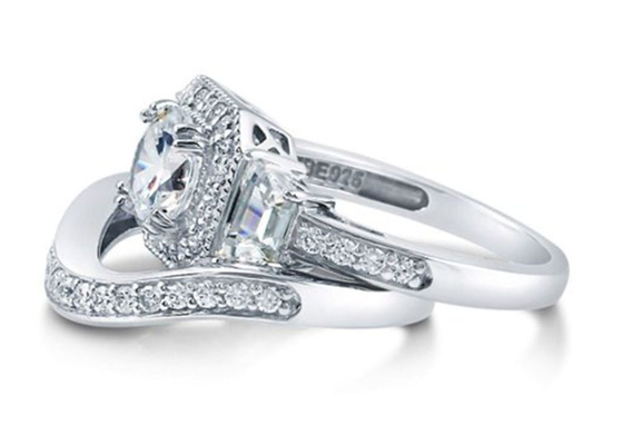 Coupe de 6.5MM 1ct Diamond Engagement Wedding Rings Round pour l'anniversaire