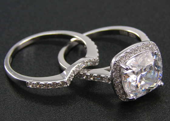 Fourche du halo 1.0ct Diamond Engagement Wedding Rings 53PCS plaçant le type