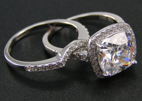 Fourche du halo 1.0ct Diamond Engagement Wedding Rings 53PCS plaçant le type