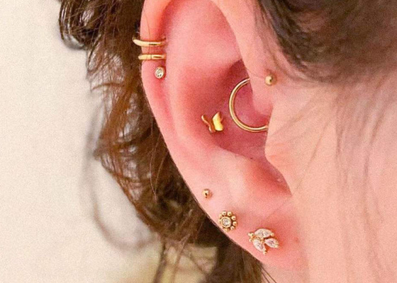 Anneau de septum d'or blanc de triangle d'OEM avec des diamants de 0.1ct 1.3mm