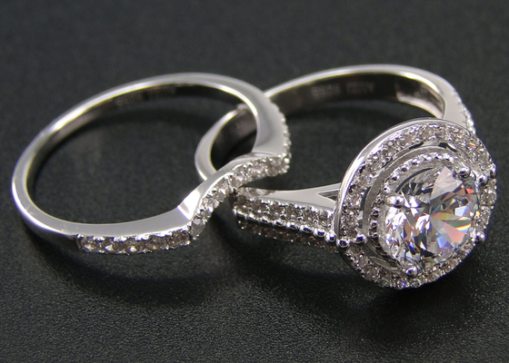 1,25 halo de rond de Ct épousant l'OEM de Ring Sets pour la fourche de fiançailles plaçant le type