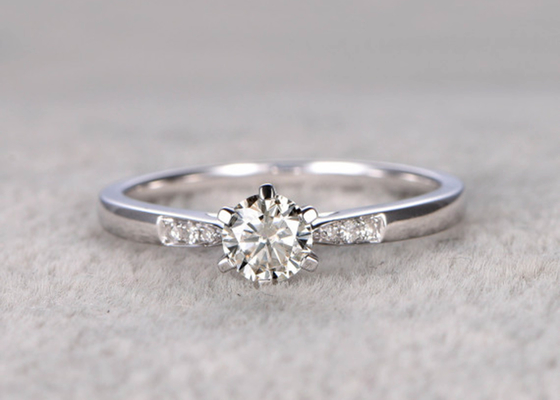 vrai Diamond Jewellery ODM de matériel d'or blanc d'anneau de 5mm Moissanite pour l'usage quotidien