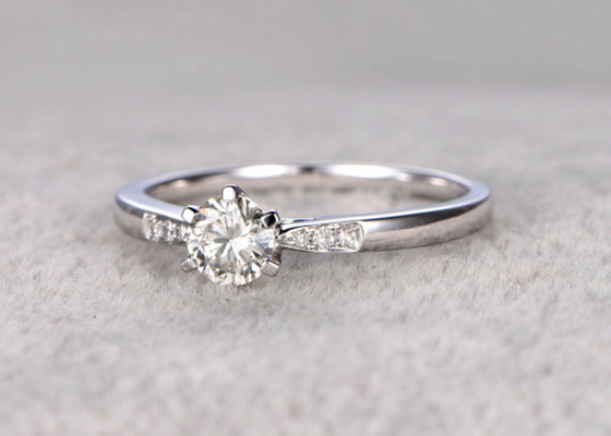 vrai Diamond Jewellery ODM de matériel d'or blanc d'anneau de 5mm Moissanite pour l'usage quotidien
