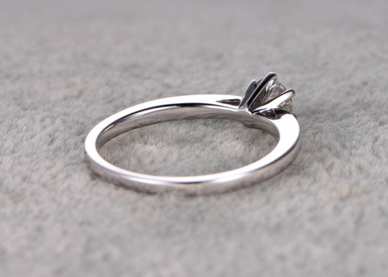 vrai Diamond Jewellery ODM de matériel d'or blanc d'anneau de 5mm Moissanite pour l'usage quotidien