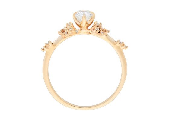 La mode Emerald Cut Diamond Ring, griffe a placé la pierre de Ring With 6×8mm d'engagement