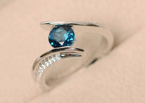 Jambe de fantaisie Diamond Engagement Ring bleu, anneau d'or blanc d'ODM 14K d'OEM