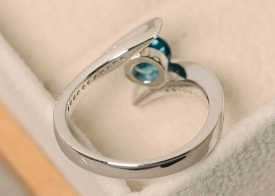Jambe de fantaisie Diamond Engagement Ring bleu, anneau d'or blanc d'ODM 14K d'OEM