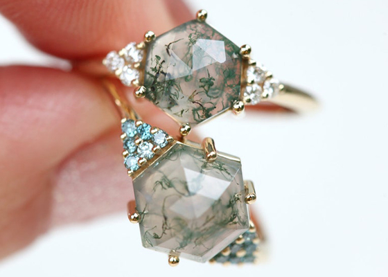 L'hexagone a coupé la taille verte du matériel 6.5mm d'or de Moss Agate Engagement Ring 14k