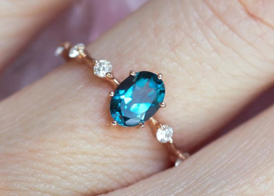 1.56ct Londres Topaz Ring bleu, OEM ovale de Diamond Ring Round Cut de forme