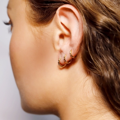 poids de la taille 1.3-1.5g de 0.06ct Diamond Huggie Hoop Earrings 8mm 7mm 6mm