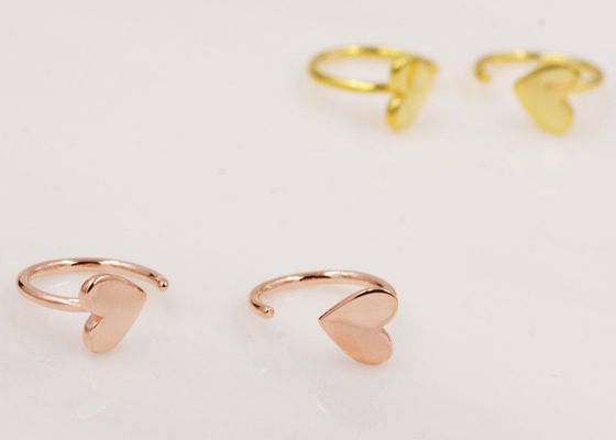 Le coeur minuscule de boucles d'oreille d'or du cercle 9K de Huggie forment Dia Inner 8mm 10.5mm externe