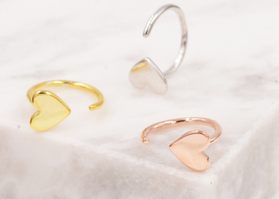 Le coeur minuscule de boucles d'oreille d'or du cercle 9K de Huggie forment Dia Inner 8mm 10.5mm externe