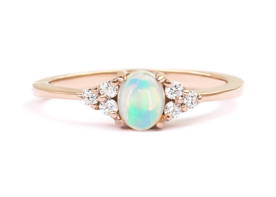 Cobochon a coupé l'anneau d'or 9K, taille naturelle de 0.5ct Opal Ring 5×7MM