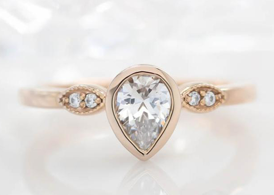 anneau de Moissanite d'or de 0.77carat 10k, dimension de la bague de fiançailles 5×7mm de solitaire d'or