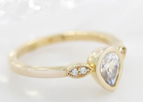 anneau de Moissanite d'or de 0.77carat 10k, dimension de la bague de fiançailles 5×7mm de solitaire d'or