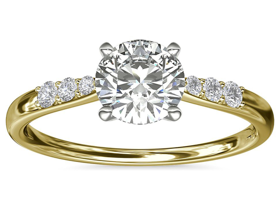 La forme ronde 9K argentent la pierre blanche de Ring With 6MM 1.0ct Moissanite