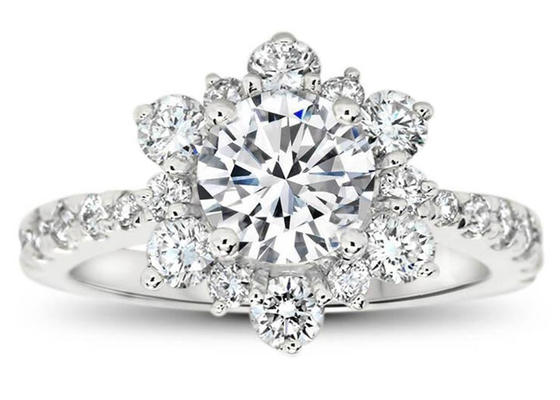 Le flocon de neige a inspiré le poids argenté de la taille 1.0ct de 9K Ring With Lab Diamond RD6.5MM
