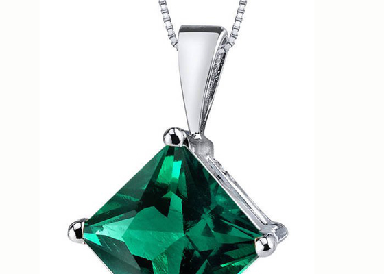 taille naturelle de 2.2ct Emerald Pendant Necklace Princess Cut 7×7mm