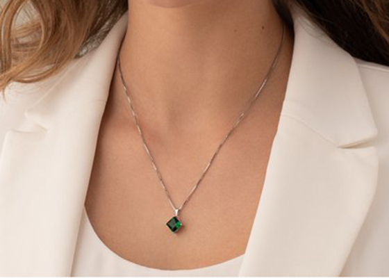 taille naturelle de 2.2ct Emerald Pendant Necklace Princess Cut 7×7mm