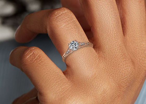 or Moissanite développé par laboratoire Ring Dia RD6mm 0.8ct de 14K Roose pour épouser