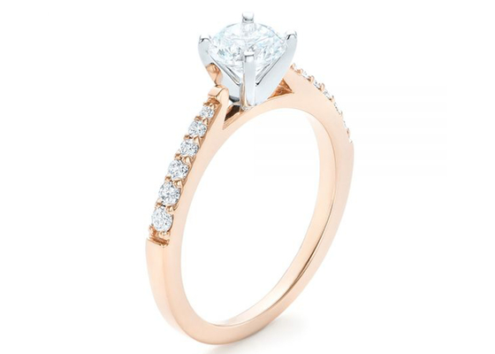 Griffe plaçant l'ODM d'OEM de taille de Rose Gold Moissanite Band Rings 5.5MM